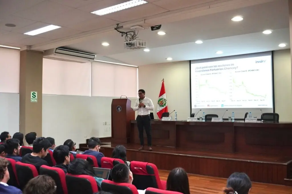 Ponencia en Pontificia Universidad Católica del Perú